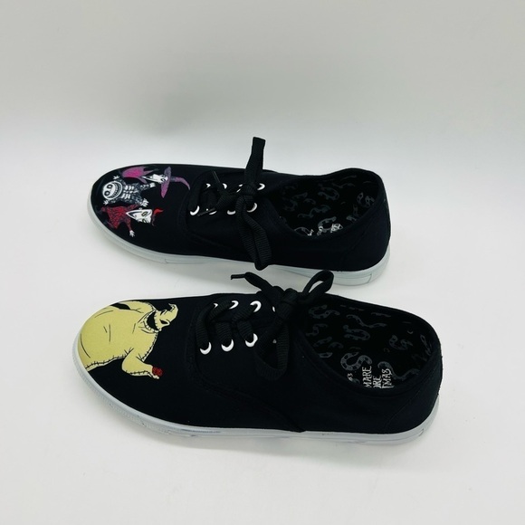 DISNEY THE NIGHTMARE BEFORE CHRISTMAS BLACK SNEAKERS SIZE 8 - Picture 4 of 16